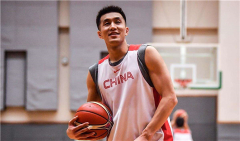 中国男篮球星郭艾伦