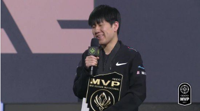 2021MSI-RNG勇夺冠军，Gala获FMVP再现金色的雨阳光的笑容